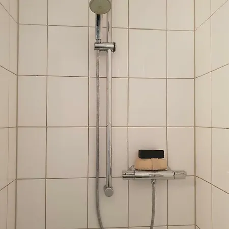 Spacious 2-bedroom Apartment, Perfect Location! Lägenhet *