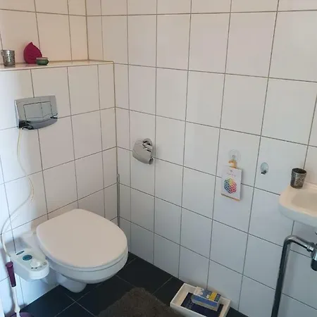 Spacious 2-bedroom Apartment, Perfect Location! *