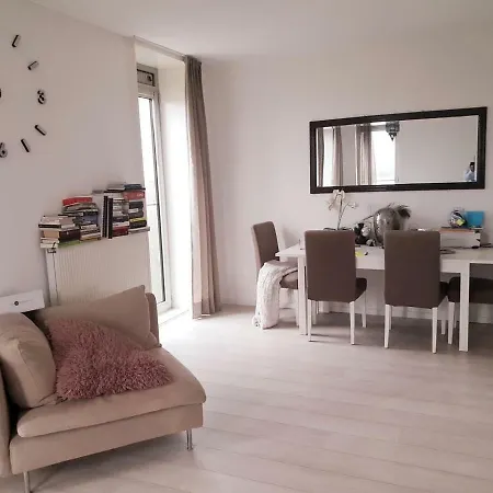 Apartment Spacious 2-bedroom Apartment, Perfect Location! Amsterdam